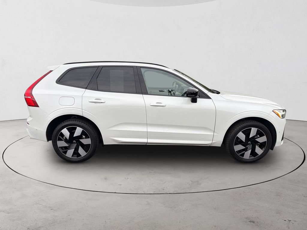 Certified 2025 Volvo XC60 T8 Plus AWD/4WD image 8