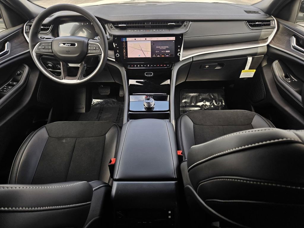 New 2026 Jeep Grand Cherokee L Laredo image 33