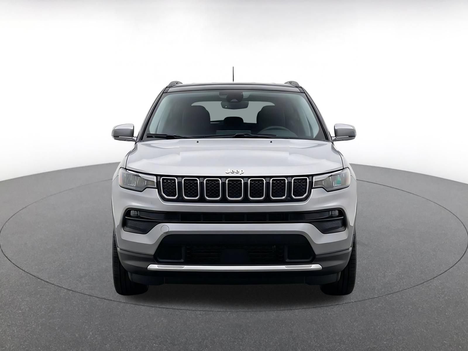 Used 2025 Jeep Compass Limited AWD/4WD image 2
