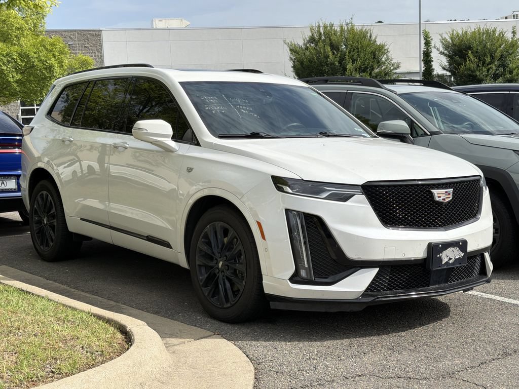 Used 2021 Cadillac XT6 Sport w/ LPO, ONYX Package AWD/4WD image 3