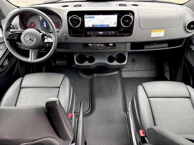 Used 2025 Mercedes-Benz Sprinter 2500 image 30