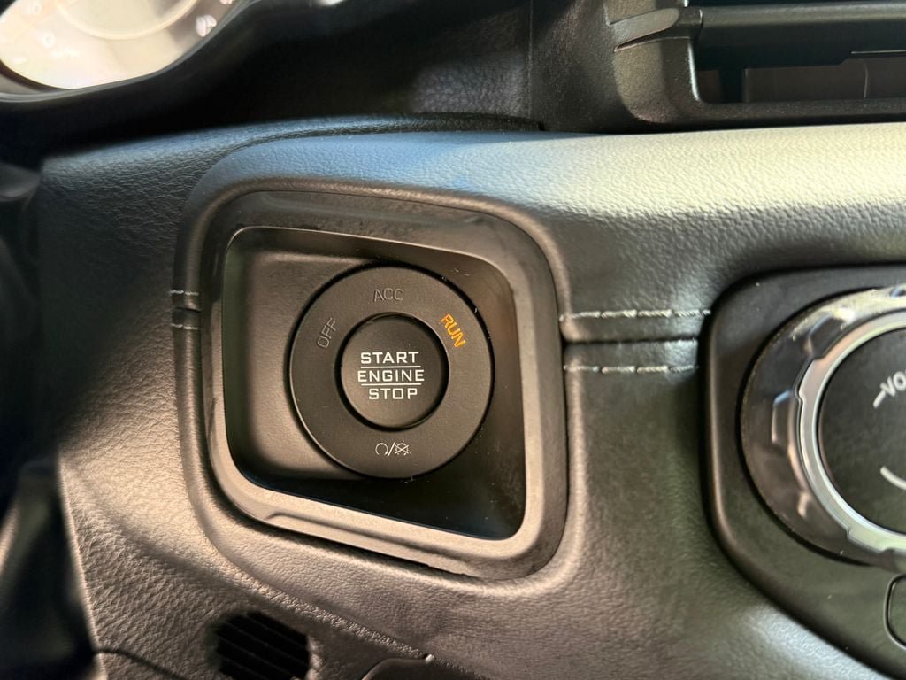 Used 2025 Jeep Wrangler Unlimited Rubicon w/ Safety Group AWD/4WD image 11