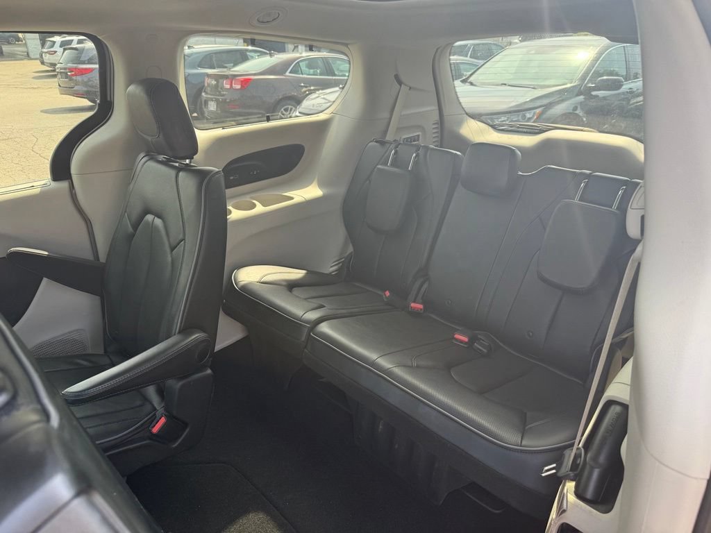 Used 2018 Chrysler Pacifica Limited FWD image 7