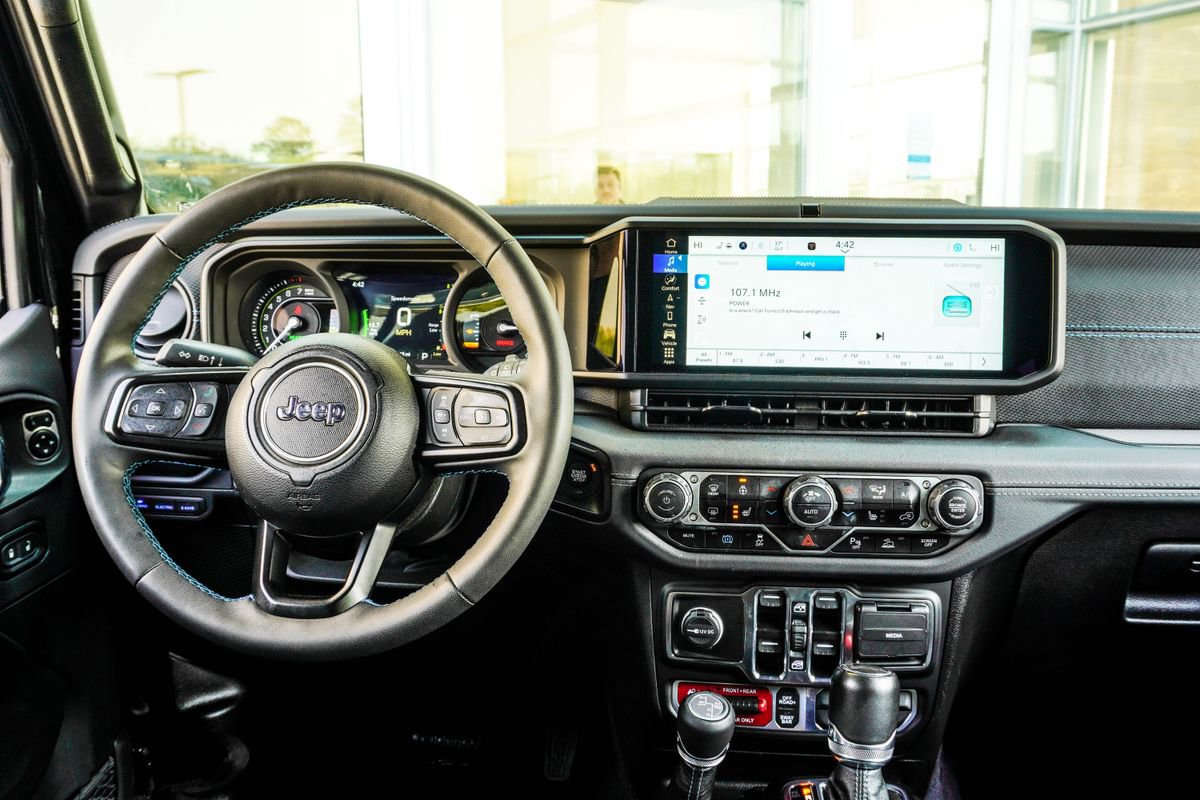 Used 2024 Jeep Wrangler Unlimited Rubicon 4xe image 16