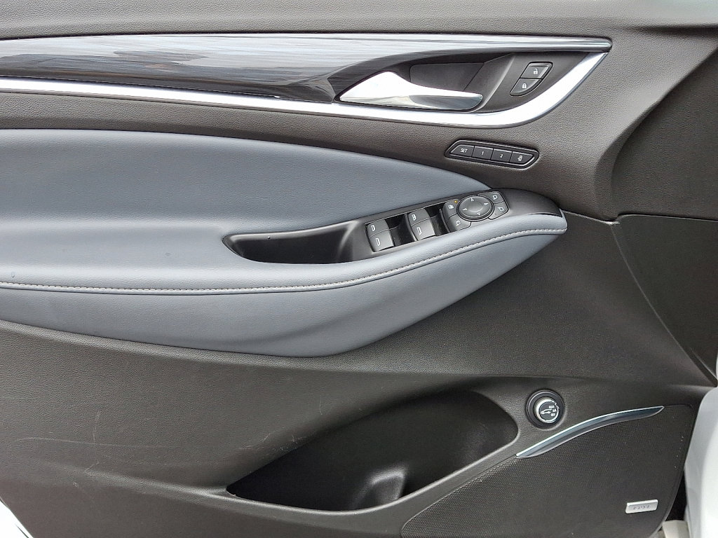 Used 2024 Buick Enclave Premium image 23