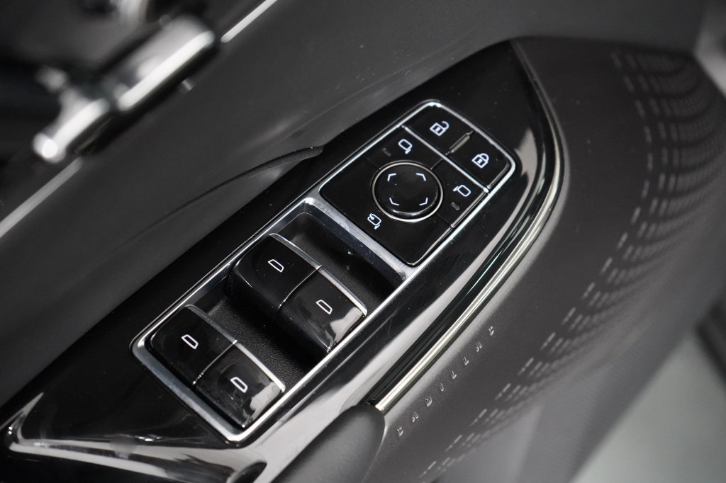 Used 2024 Cadillac Lyriq Luxury AWD/4WD image 27