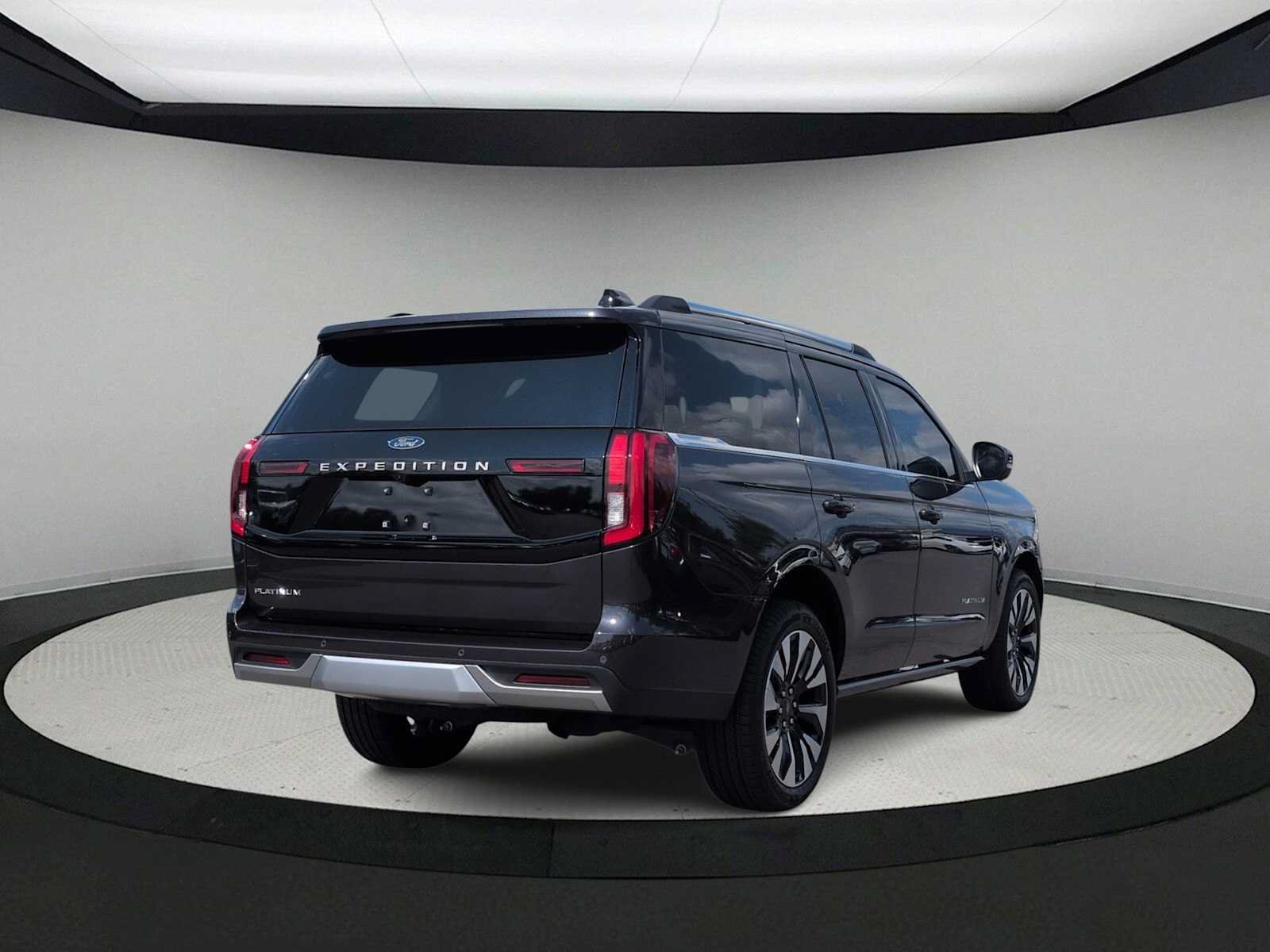 Used 2025 Ford Expedition Platinum w/ Driver's Package AWD/4WD image 8