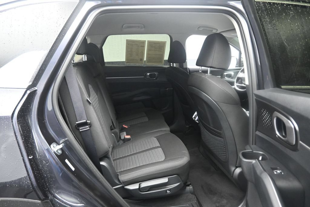 Used 2026 Kia Sorento LX FWD image 26
