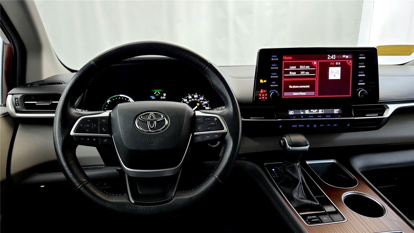 Certified 2024 Toyota Sienna XLE image 29