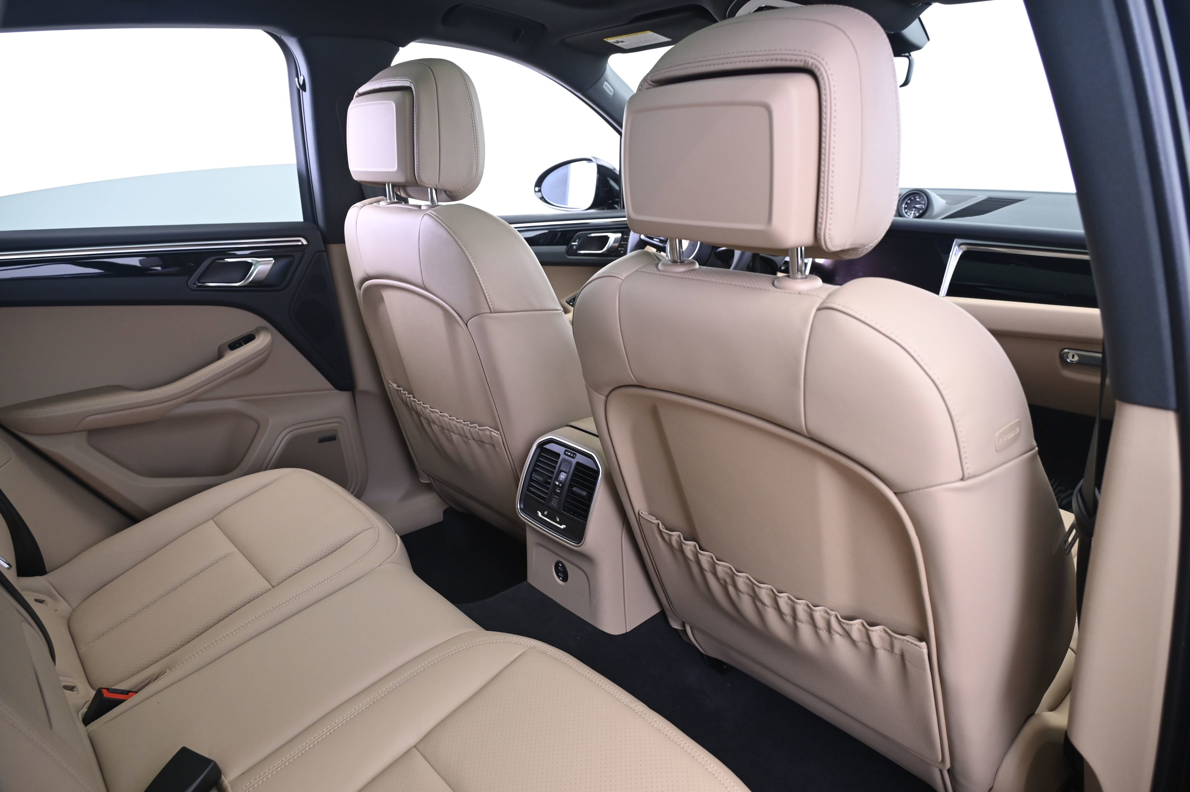 Certified 2025 Porsche Macan image 17