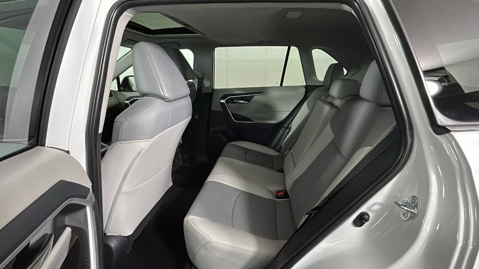 Used 2025 Toyota RAV4 XLE Premium w/ Weather Package AWD/4WD image 33