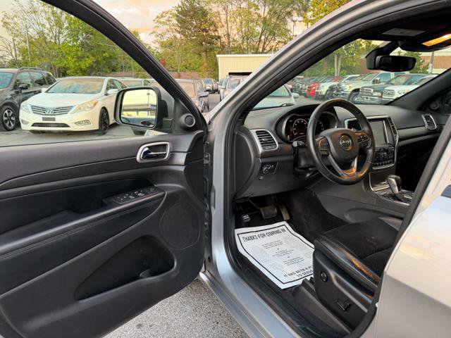 Used 2017 Jeep Grand Cherokee Altitude image 11