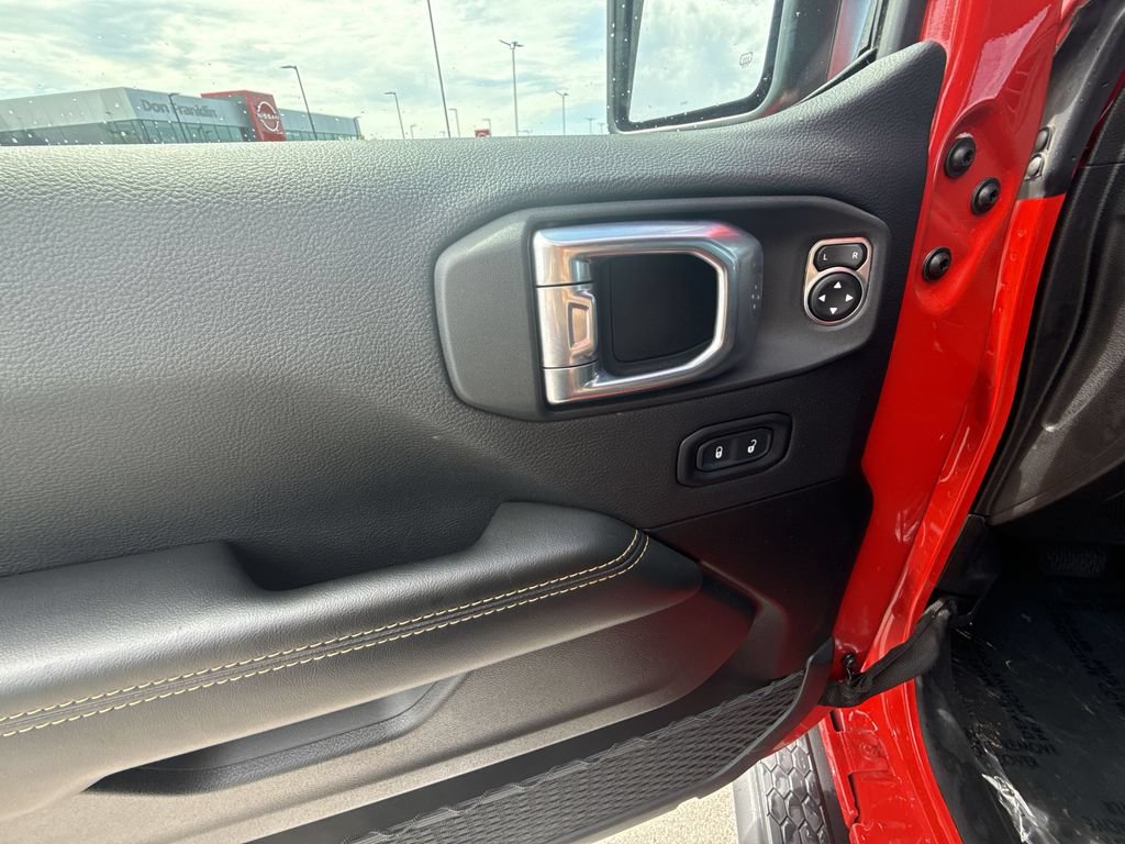 Used 2024 Jeep Wrangler Unlimited Sahara AWD/4WD image 15