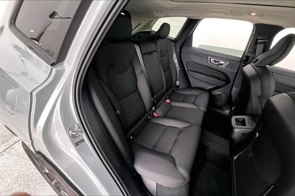 New 2026 Volvo XC60 B5 Core w/ Climate Package AWD/4WD image 8