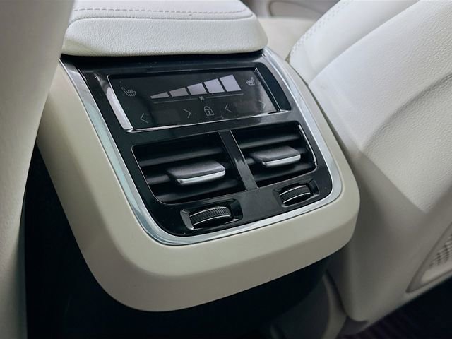 Used 2023 Volvo XC60 B5 Ultimate w/ Climate Package image 28