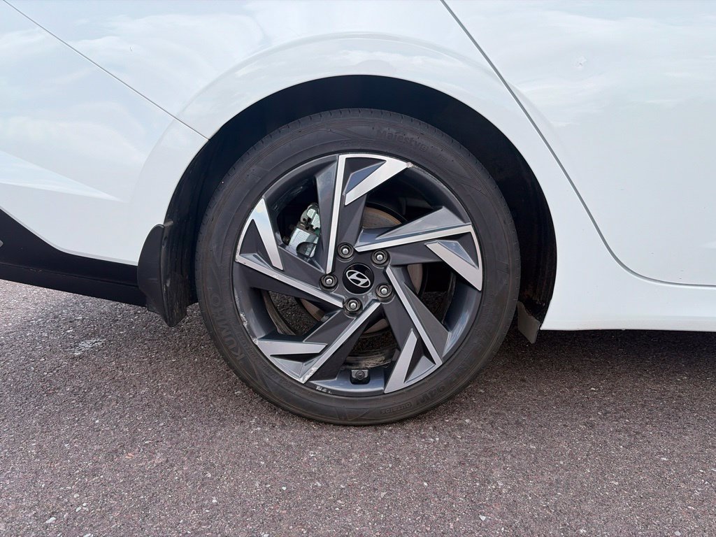 Certified 2025 Hyundai Elantra Limited FWD image 37