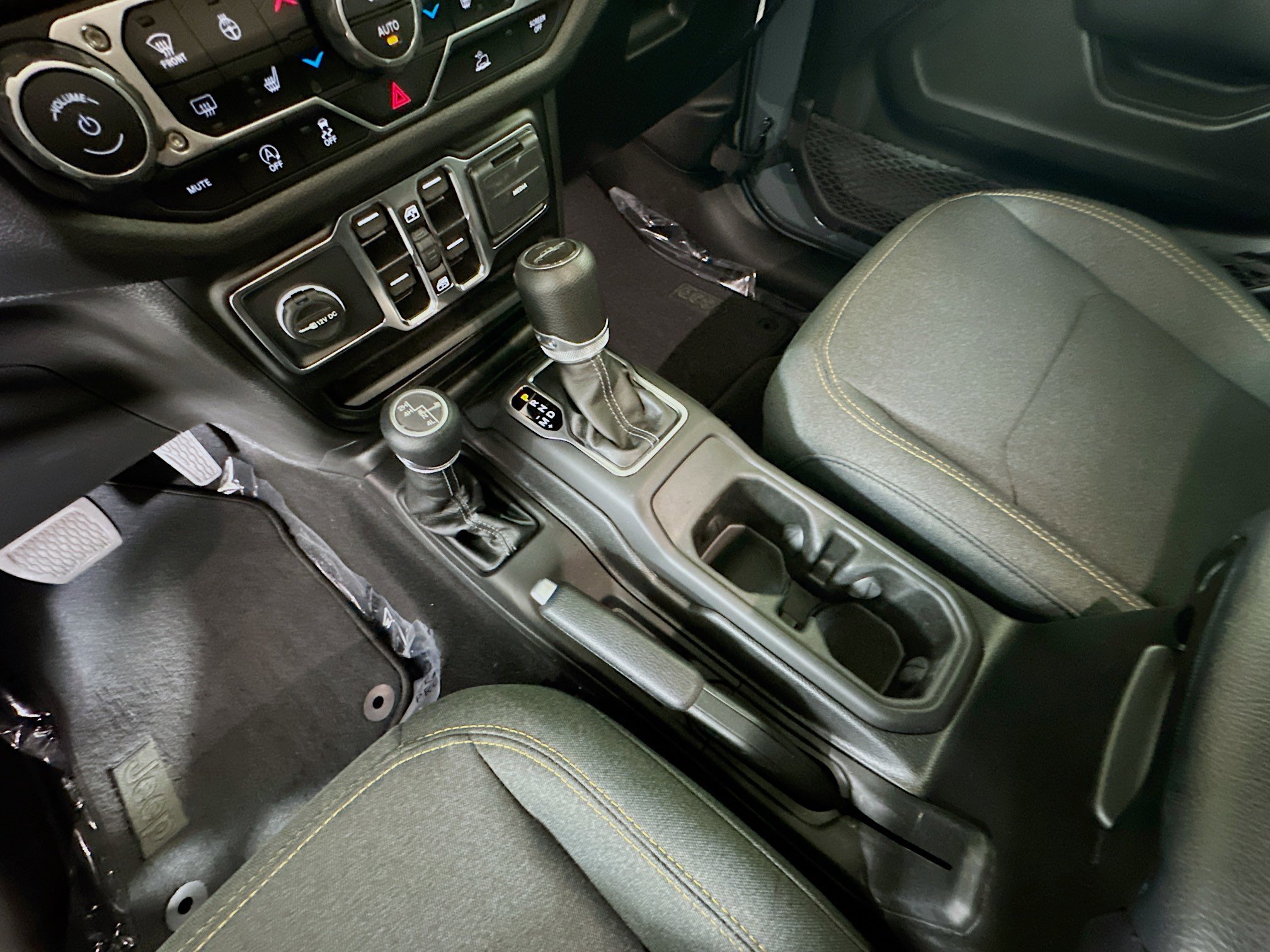 Used 2025 Jeep Gladiator Sport AWD/4WD image 22