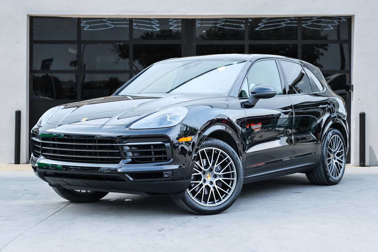 Used 2019 Porsche Cayenne AWD/4WD image 1