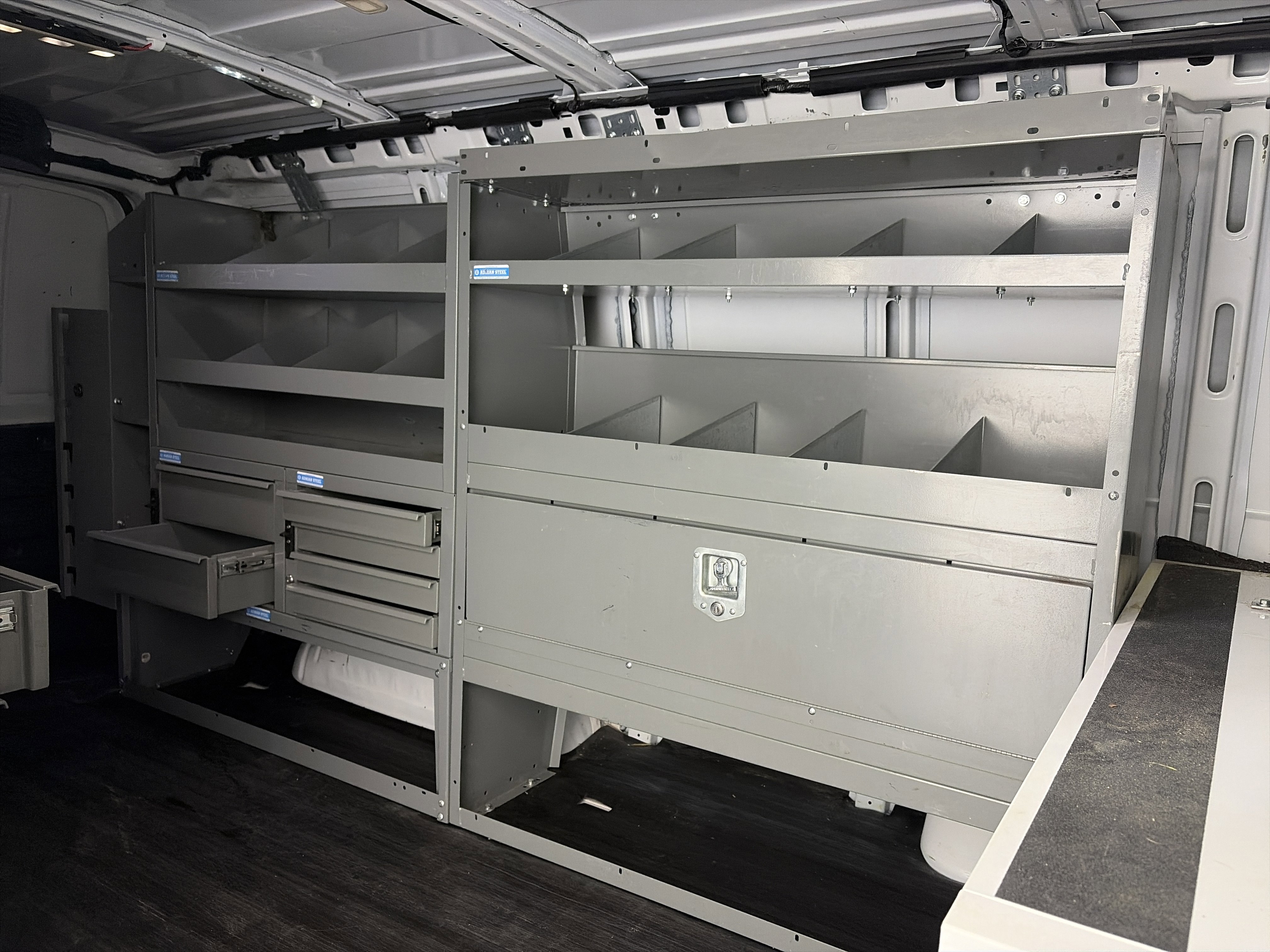 Used 2019 Chevrolet Express 3500 w/ Driver Convenience Package RWD image 9