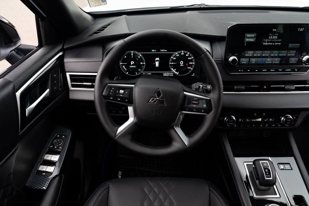 Used 2025 Mitsubishi Outlander SEL Black Edition image 11