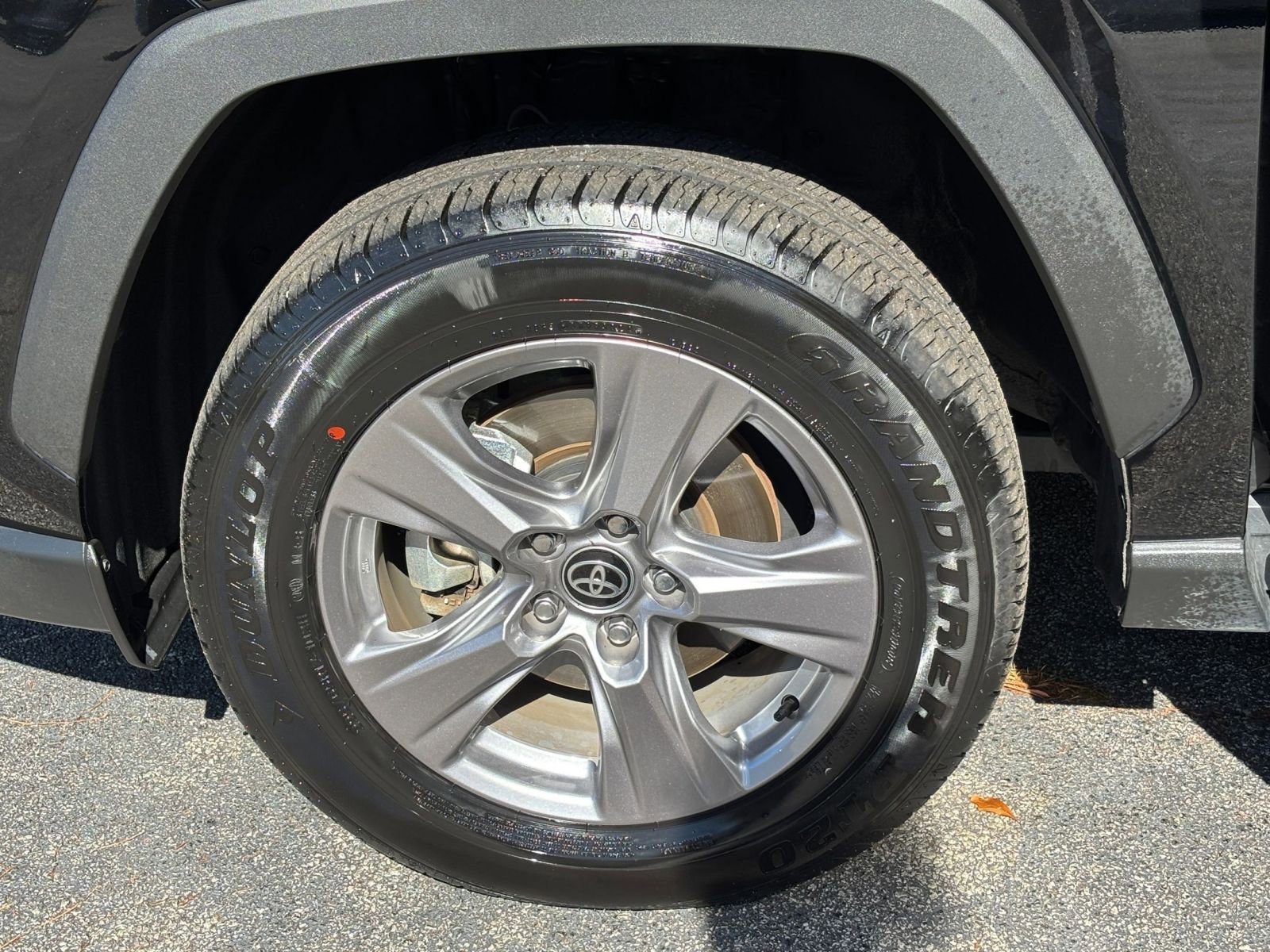 Used 2025 Toyota RAV4 XLE image 30