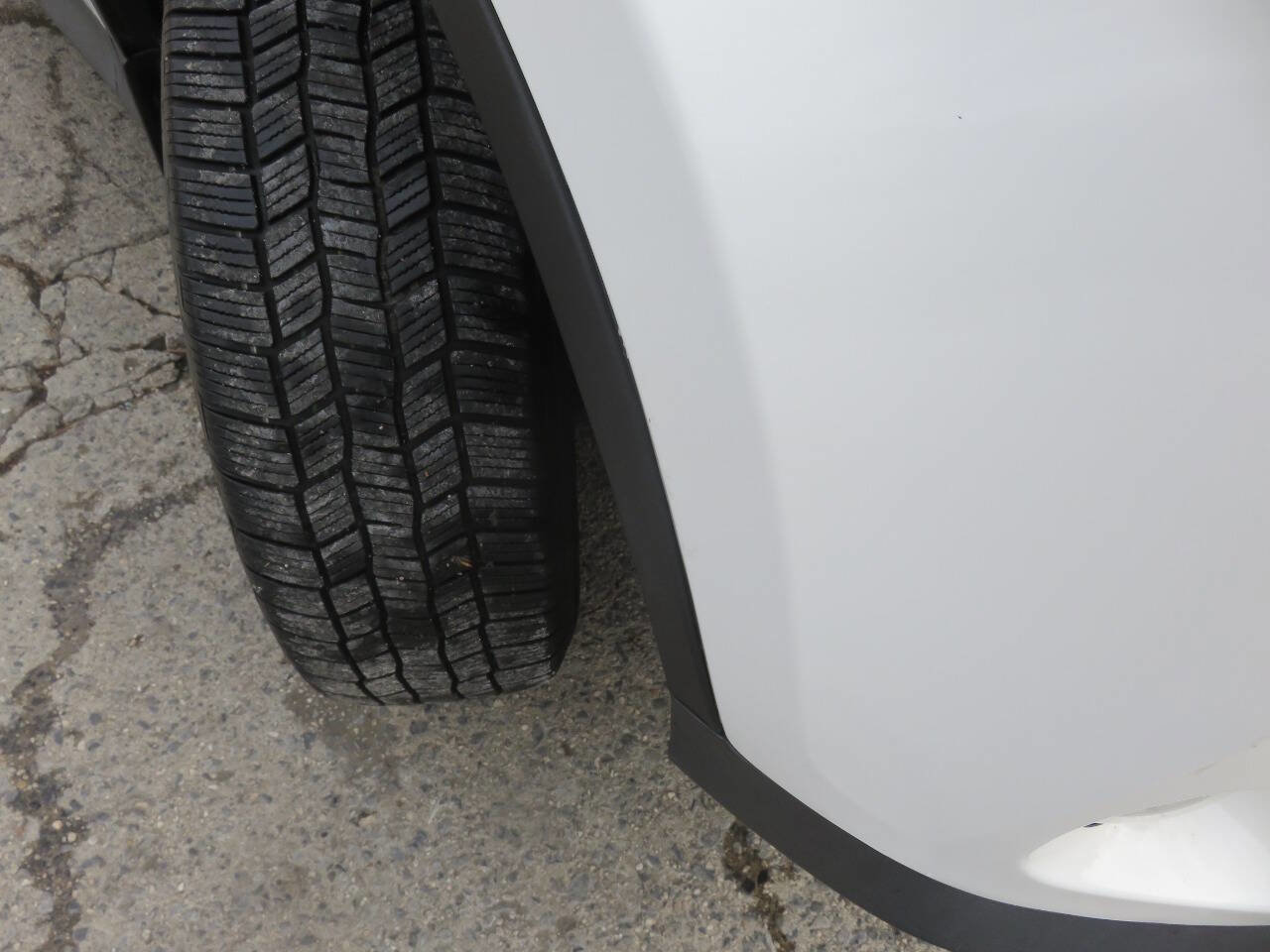 Used 2014 Toyota RAV4 XLE image 32