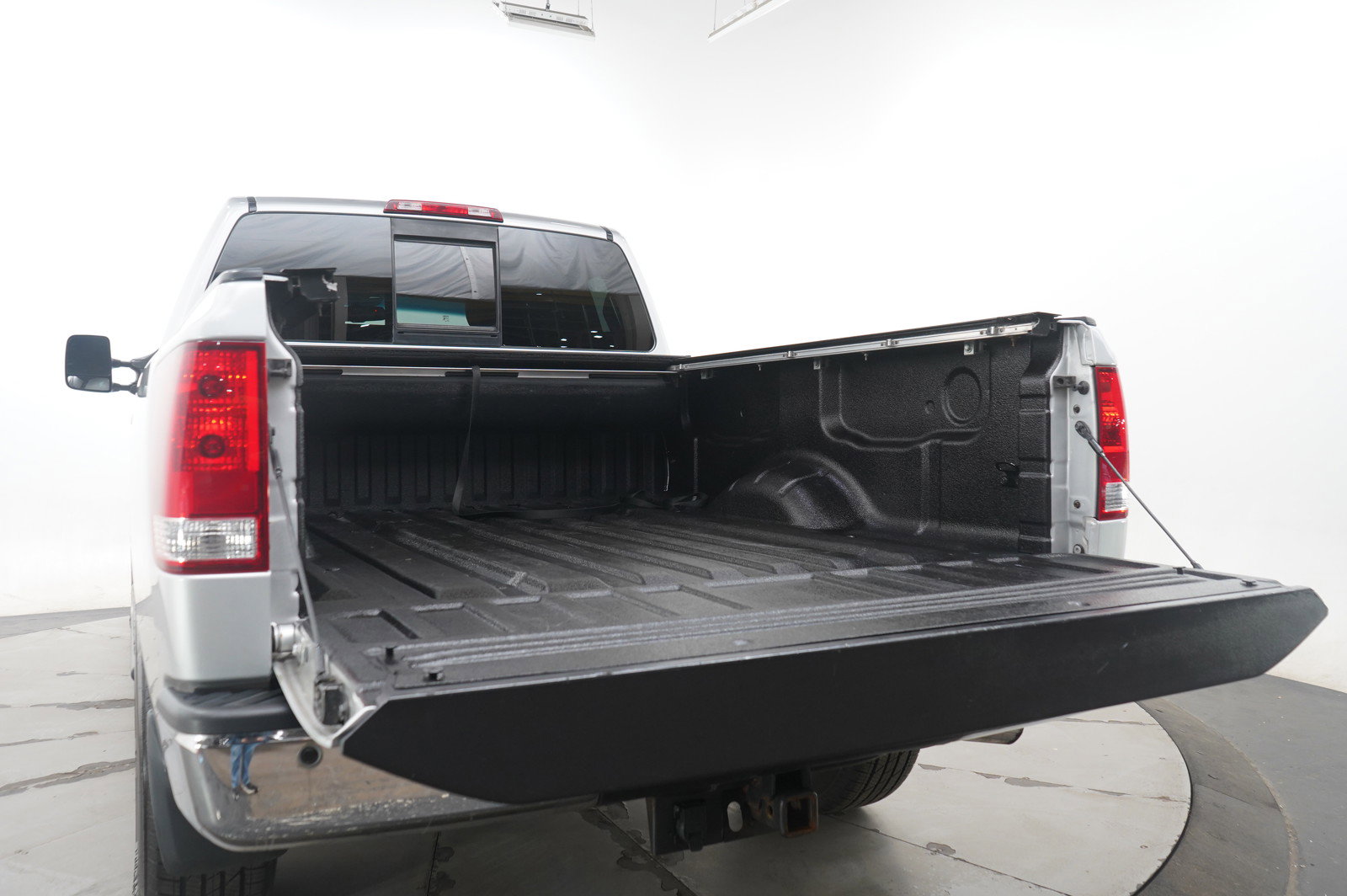 Used 2013 Nissan Titan SV w/ SV Value Truck Pkg image 13
