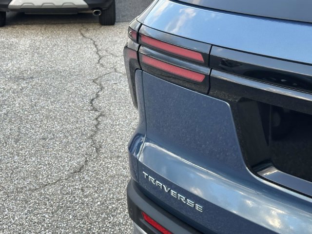 Certified 2025 Chevrolet Traverse LT FWD image 29