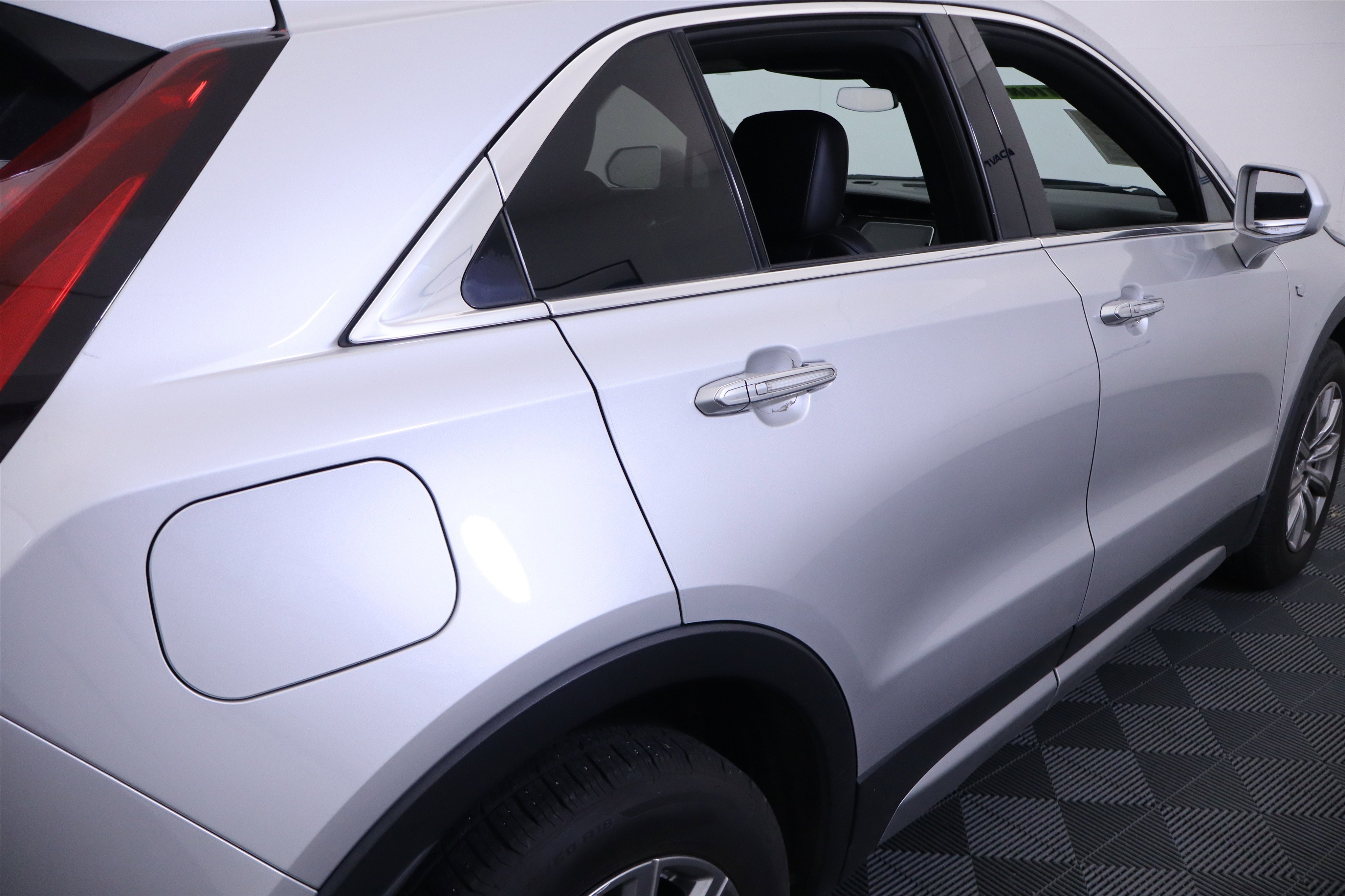 Used 2019 Cadillac XT4 Premium Luxury w/ Cold Weather Package AWD/4WD image 7