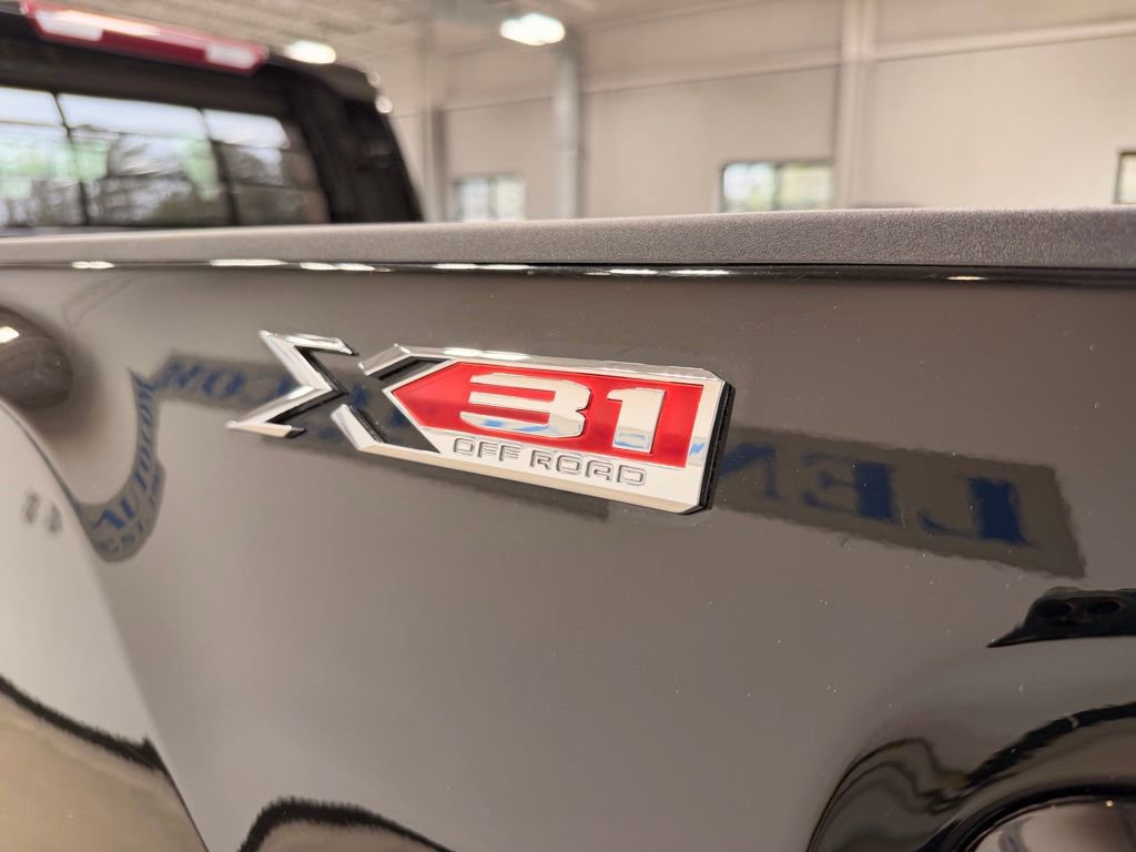 Used 2022 GMC Sierra 2500 Pro w/ Convenience Package AWD/4WD image 15