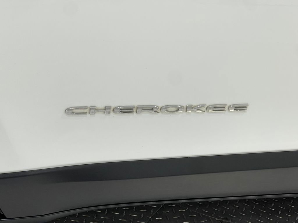 Used 2019 Jeep Cherokee Limited w/ Luxury Group image 39