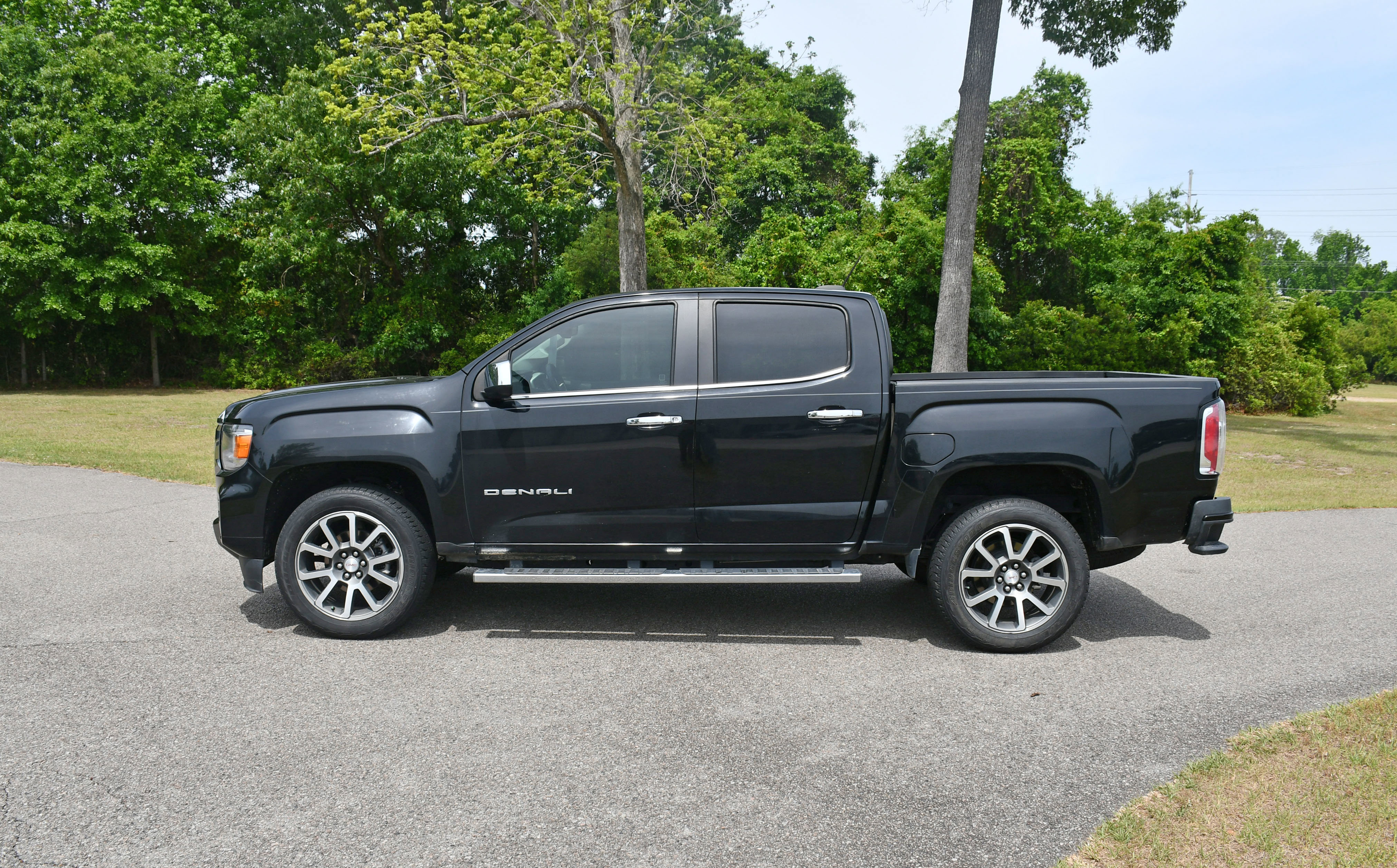Used 2021 GMC Canyon Denali RWD image 2