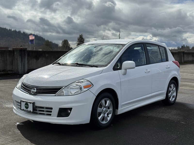 Used 2011 Nissan Versa SL image 1