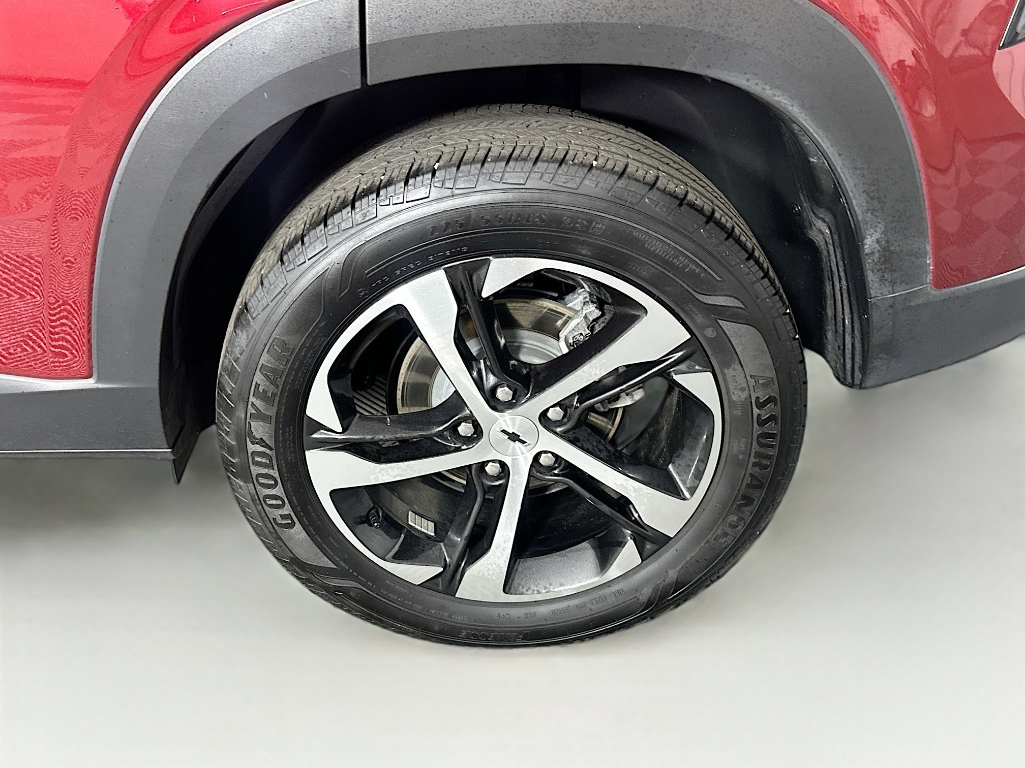 Used 2025 Chevrolet Trax RS FWD image 11