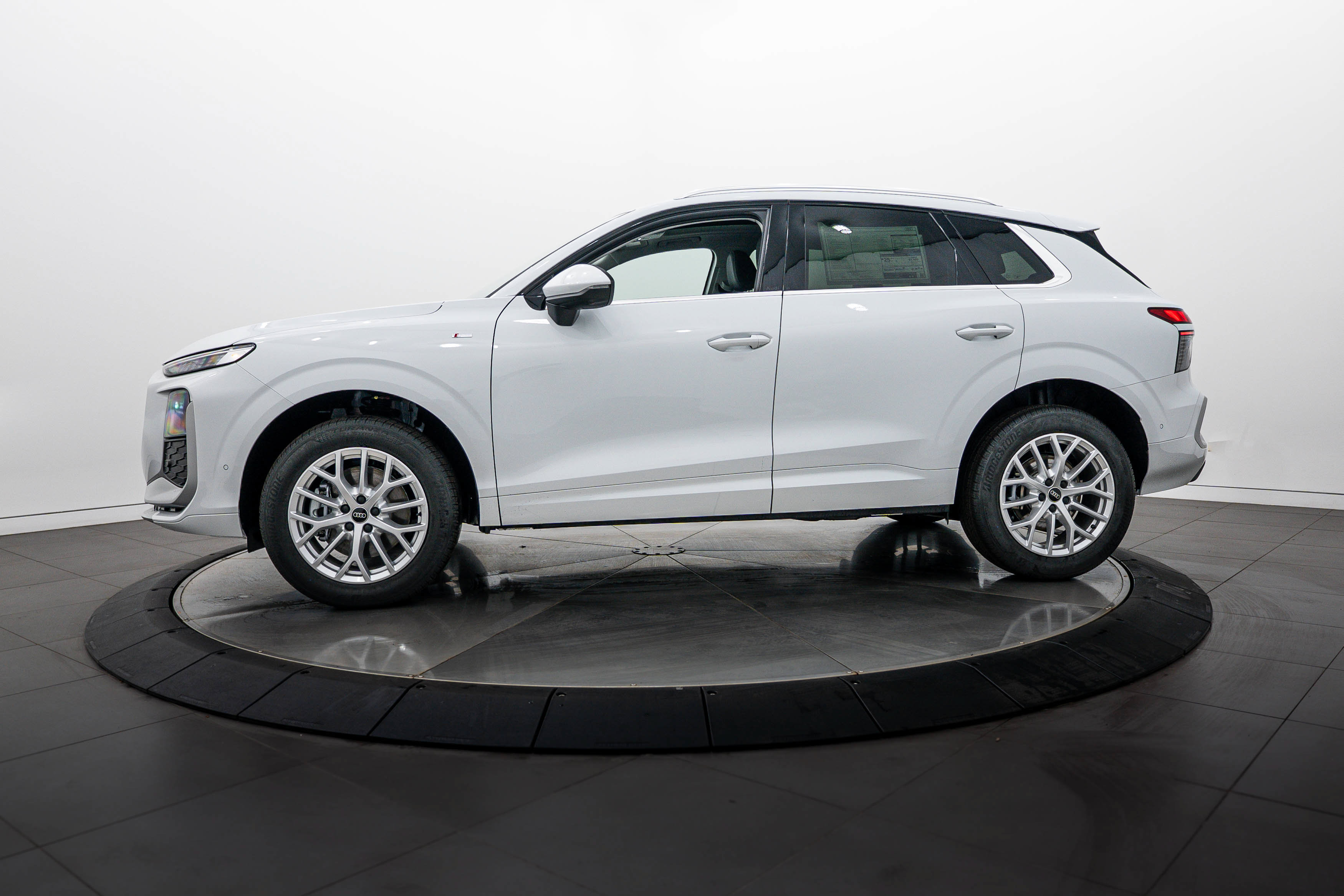 New 2026 Audi Q3 quattro 2.0T AWD/4WD image 7