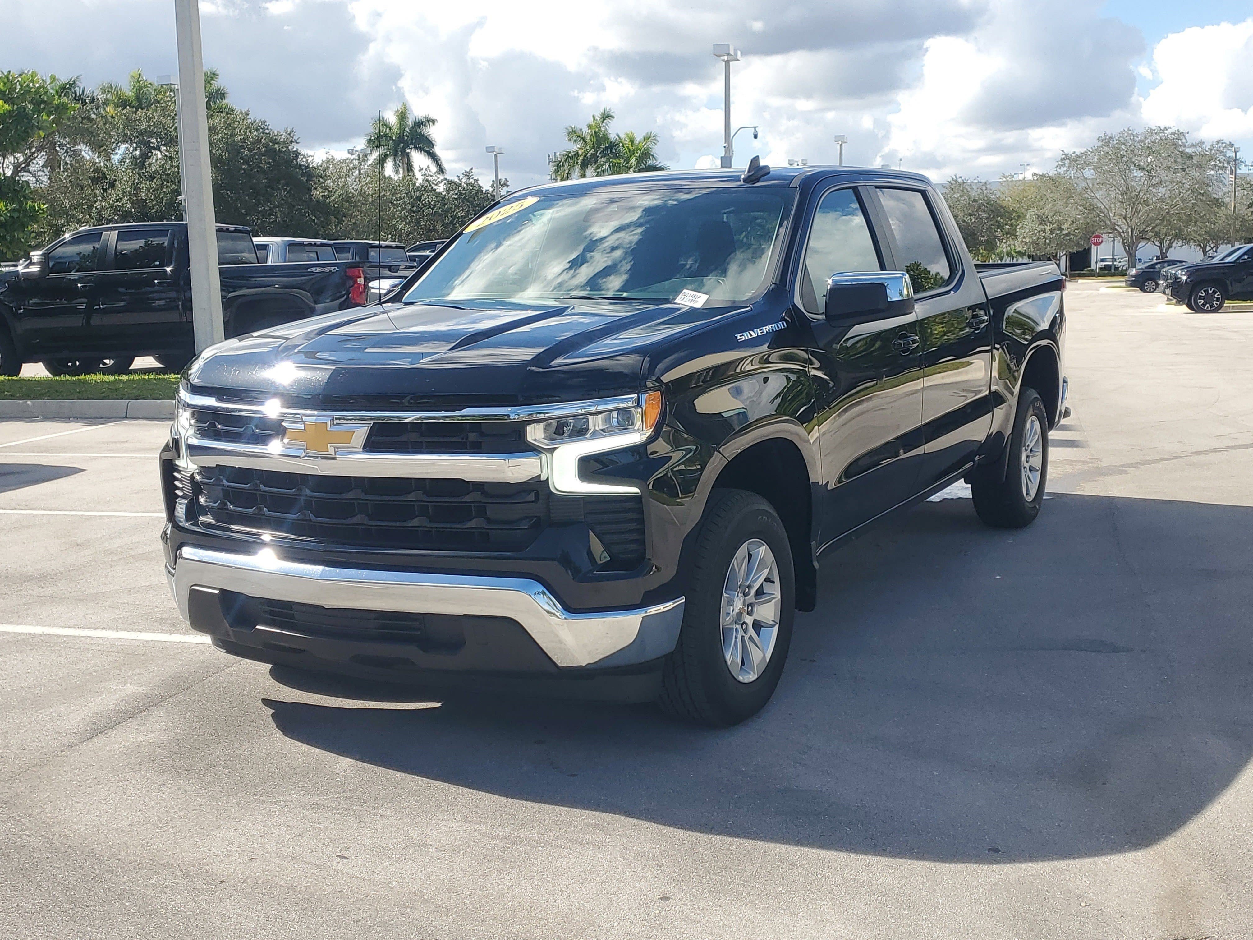 Used 2025 Chevrolet Silverado 1500 LT image 7
