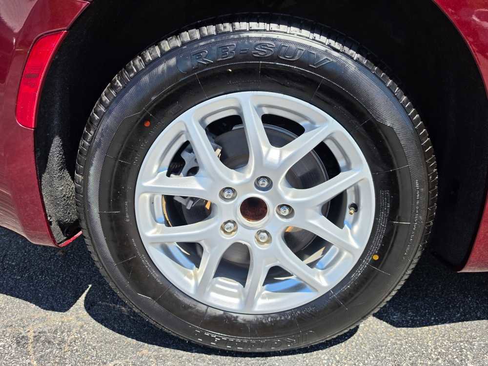 Used 2023 Chrysler Voyager LX FWD image 10