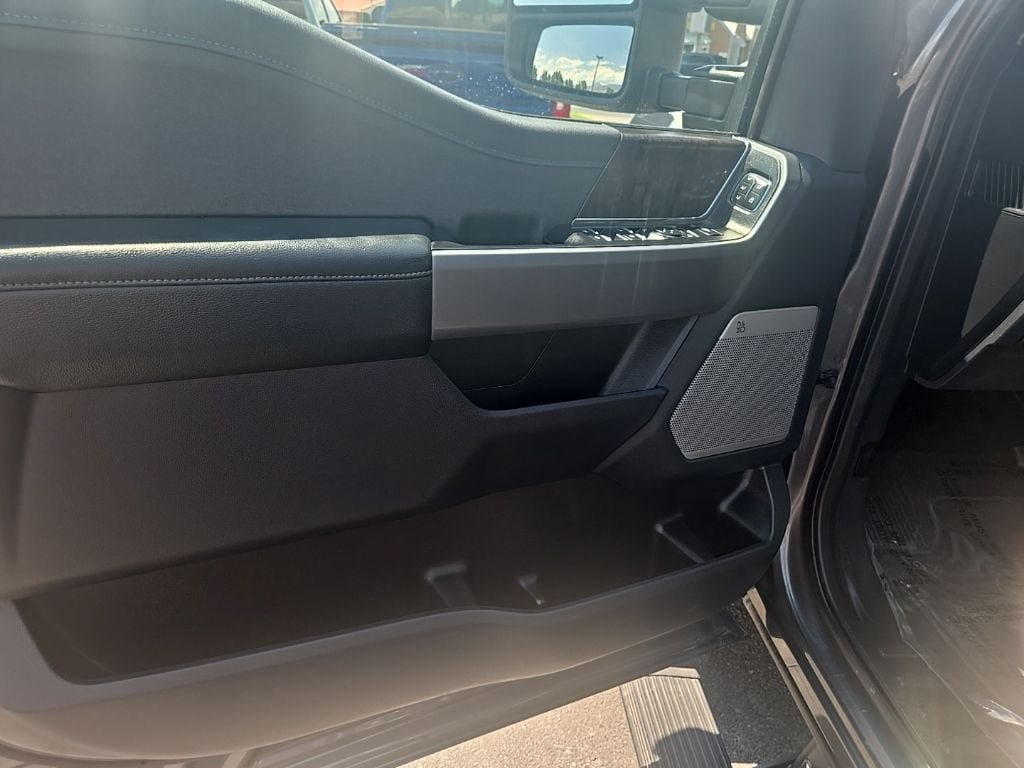 Used 2026 Ford F350 Lariat w/ Black Appearance Package AWD/4WD image 9
