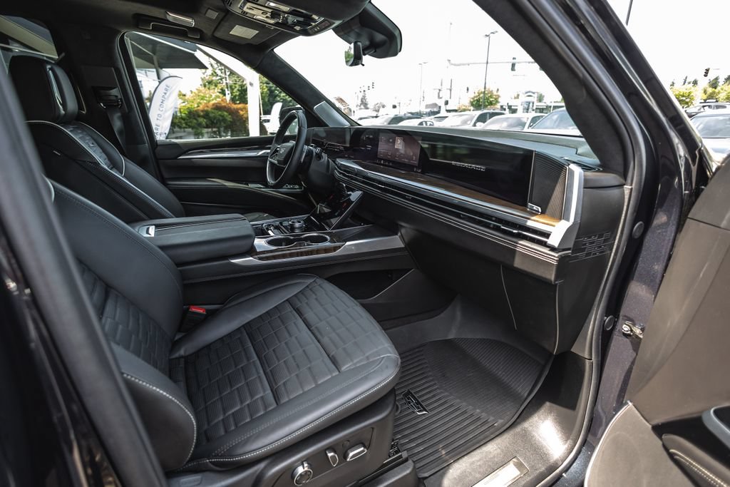 Used 2025 Cadillac Escalade Sport Platinum w/ LPO, Floor Liner Package AWD/4WD image 26