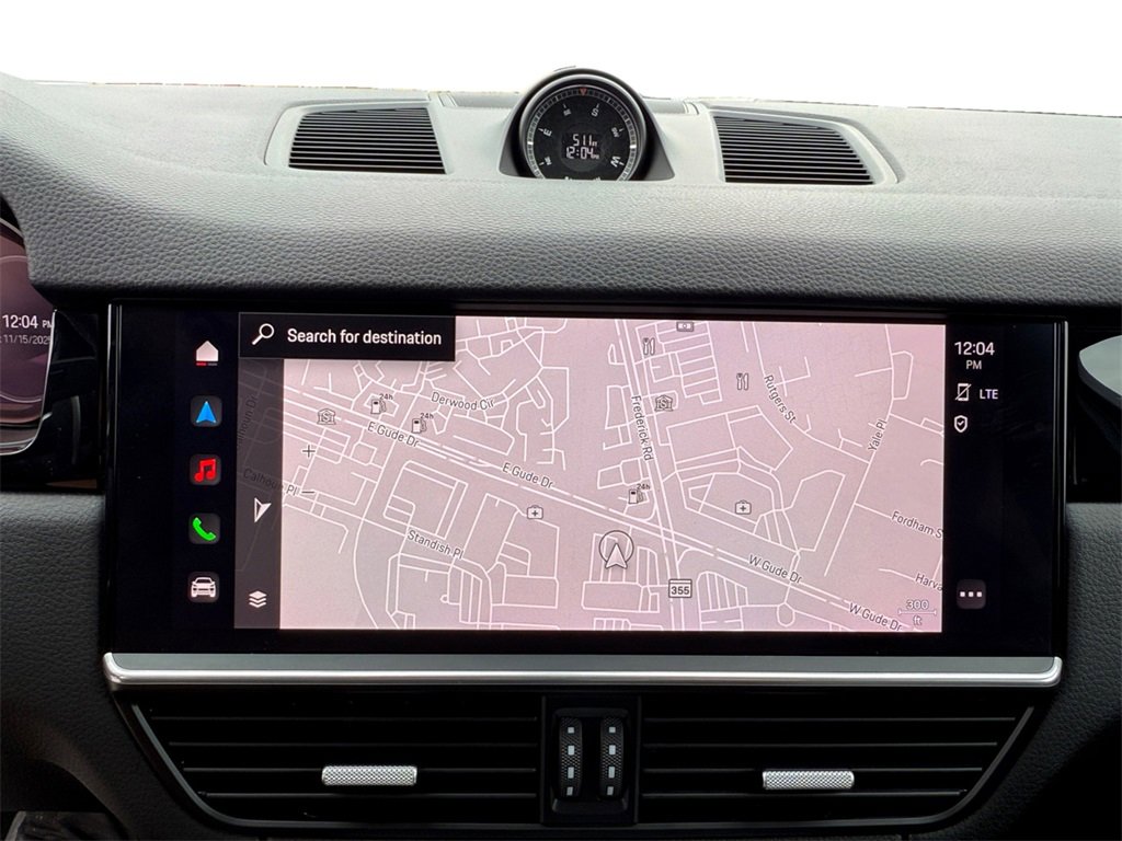 Used 2022 Porsche Cayenne image 15