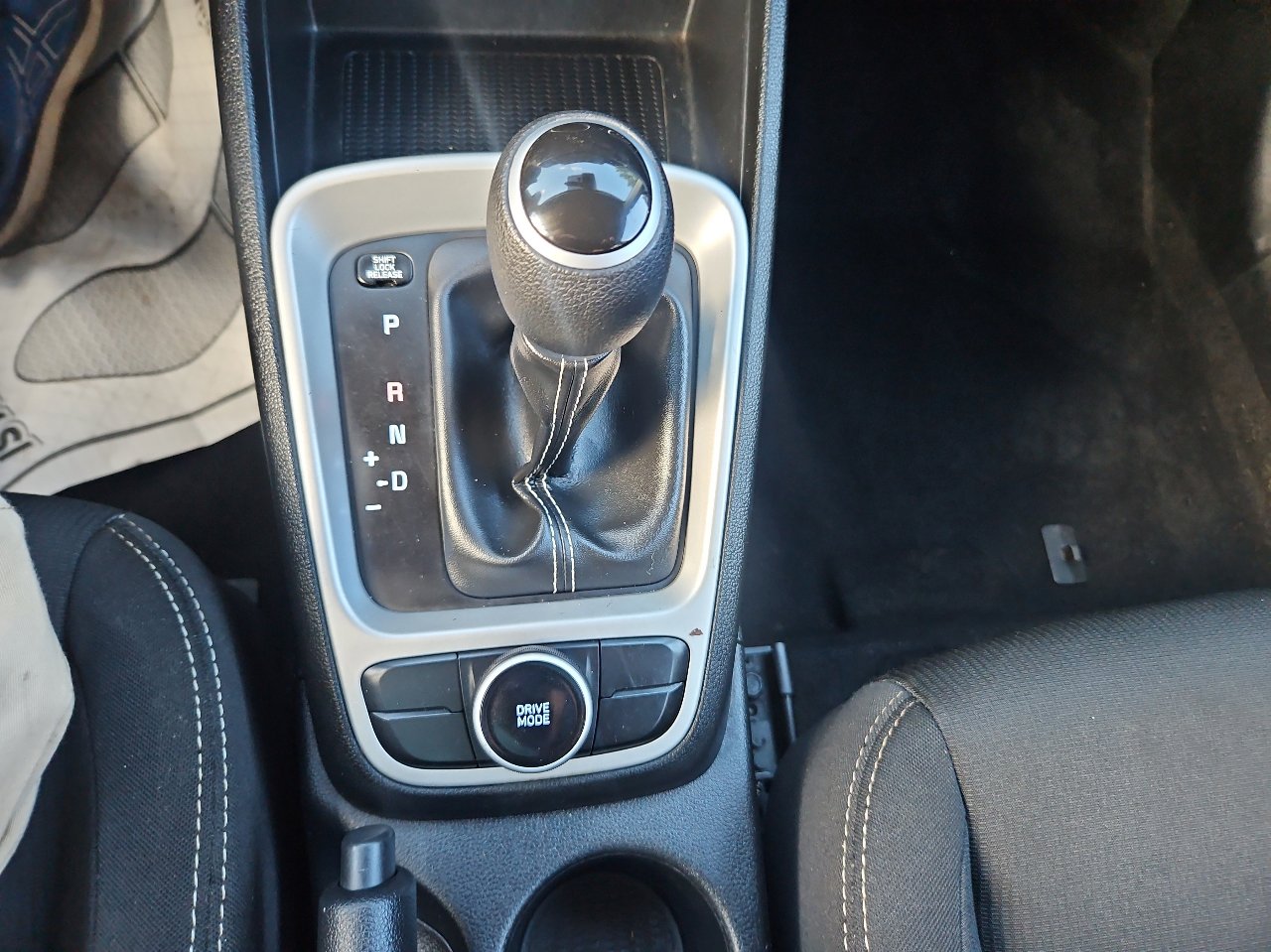 Used 2020 Hyundai Venue SEL image 32