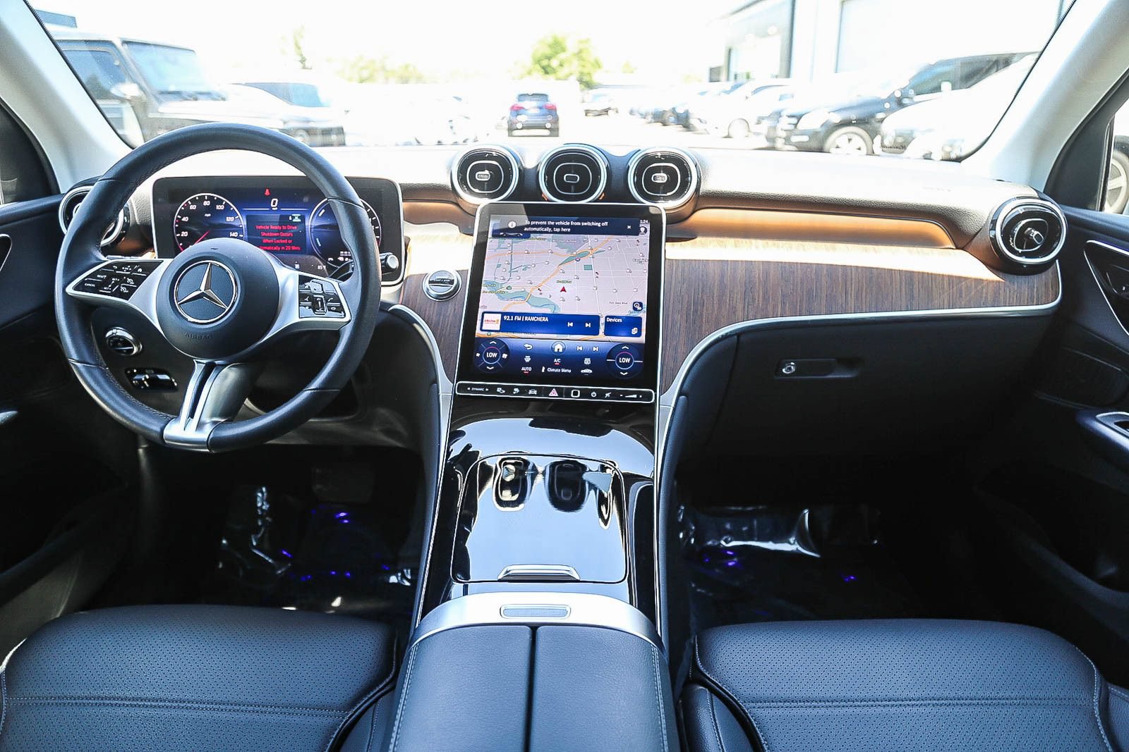 Used 2025 Mercedes-Benz GLC 350e 4MATIC image 10