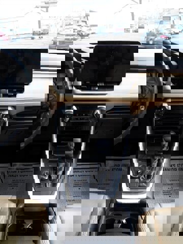 Used 2019 Toyota RAV4 LE w/ Carpet Mat Package AWD/4WD image 17