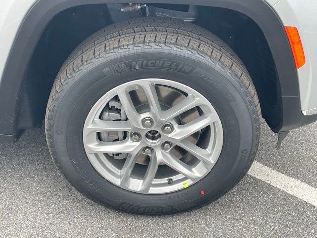 New 2025 Jeep Grand Cherokee L Laredo AWD/4WD image 11