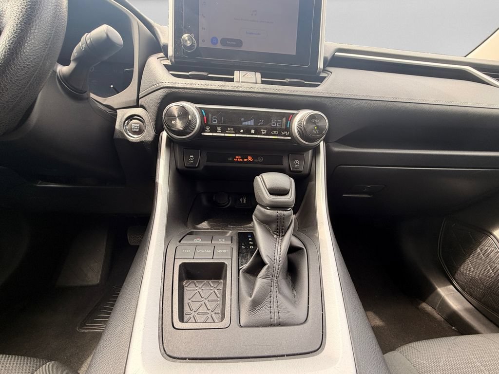 Used 2024 Toyota RAV4 XLE FWD image 11