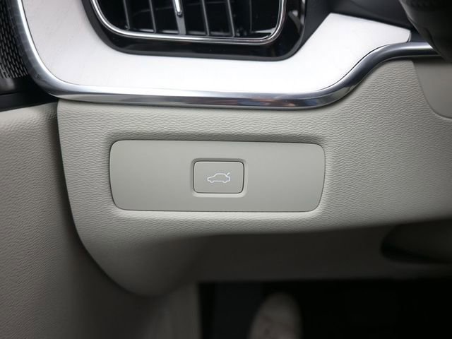 New 2026 Volvo XC60 B5 Ultra w/ Protection Package Premier image 29