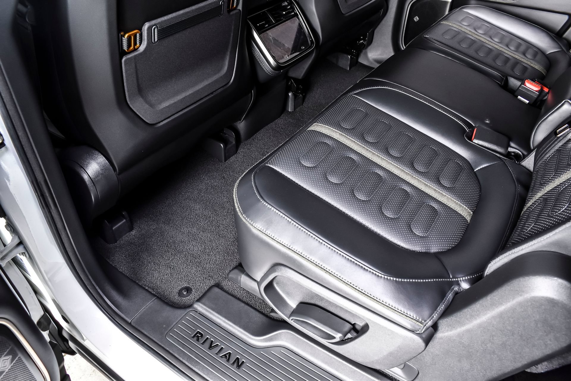 Used 2024 Rivian R1S Adventure AWD/4WD image 18
