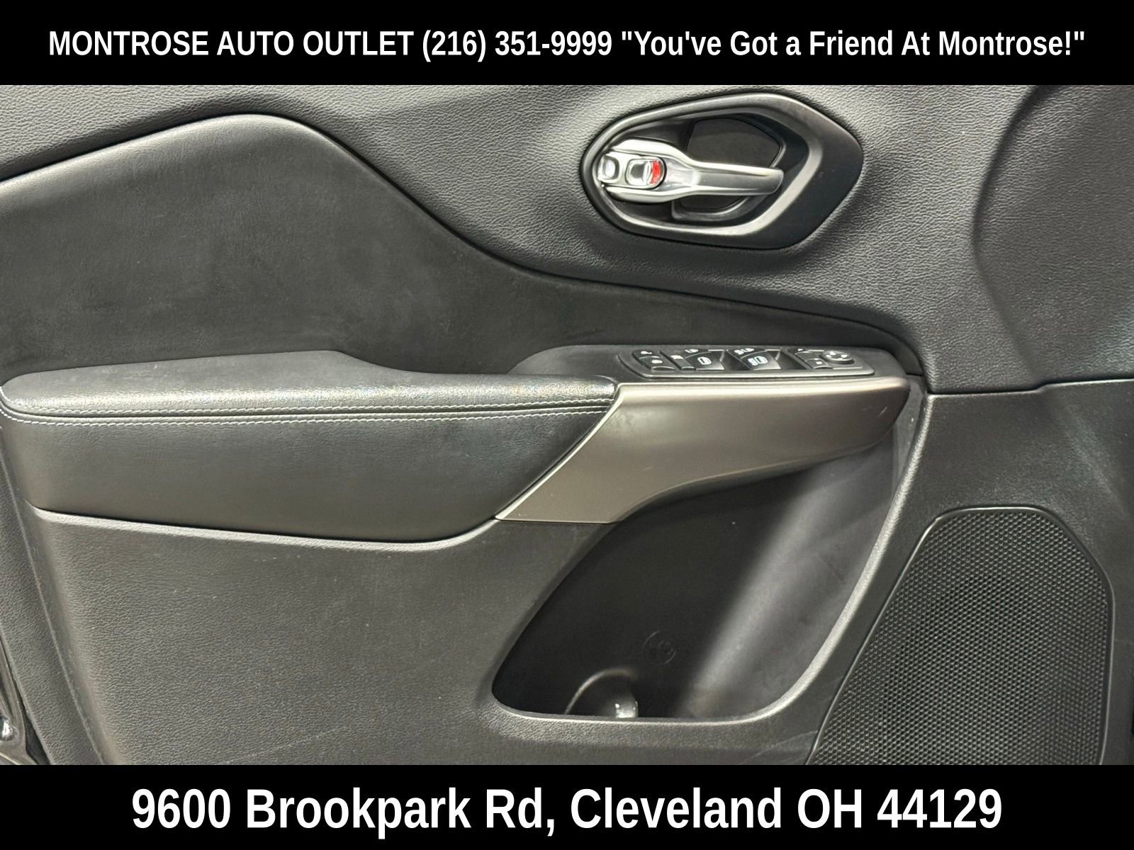 Used 2019 Jeep Cherokee Latitude Plus w/ Comfort/Convenience Group image 11