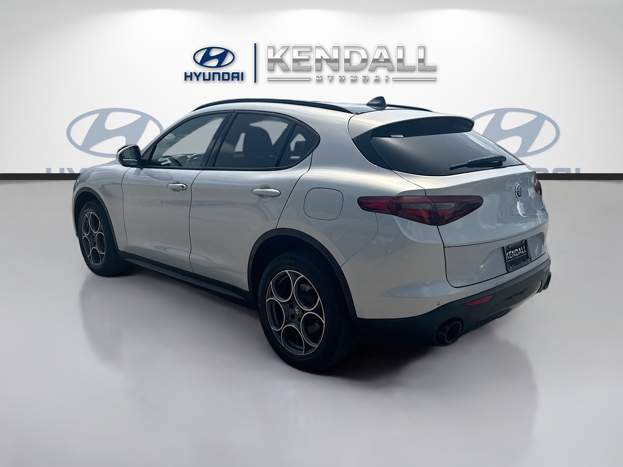 Used 2023 Alfa Romeo Stelvio Sprint RWD image 4