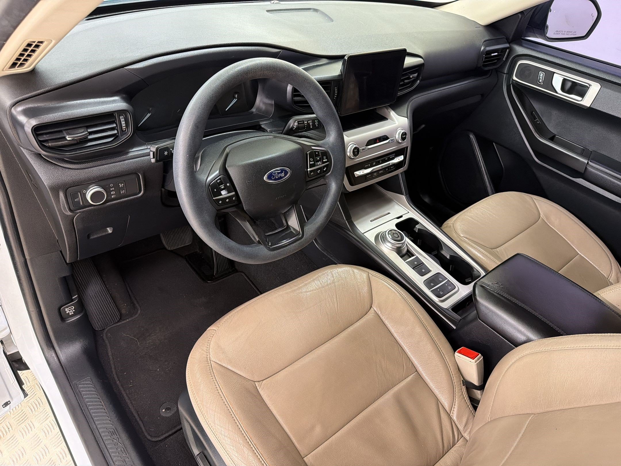 Certified 2021 Ford Explorer 2WD image 3